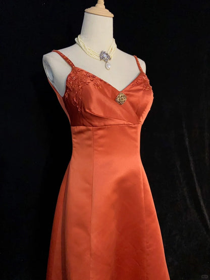 Robes de bal modestes ligne A bretelles spaghetti orange avec perles longues tenues de soirée N3445