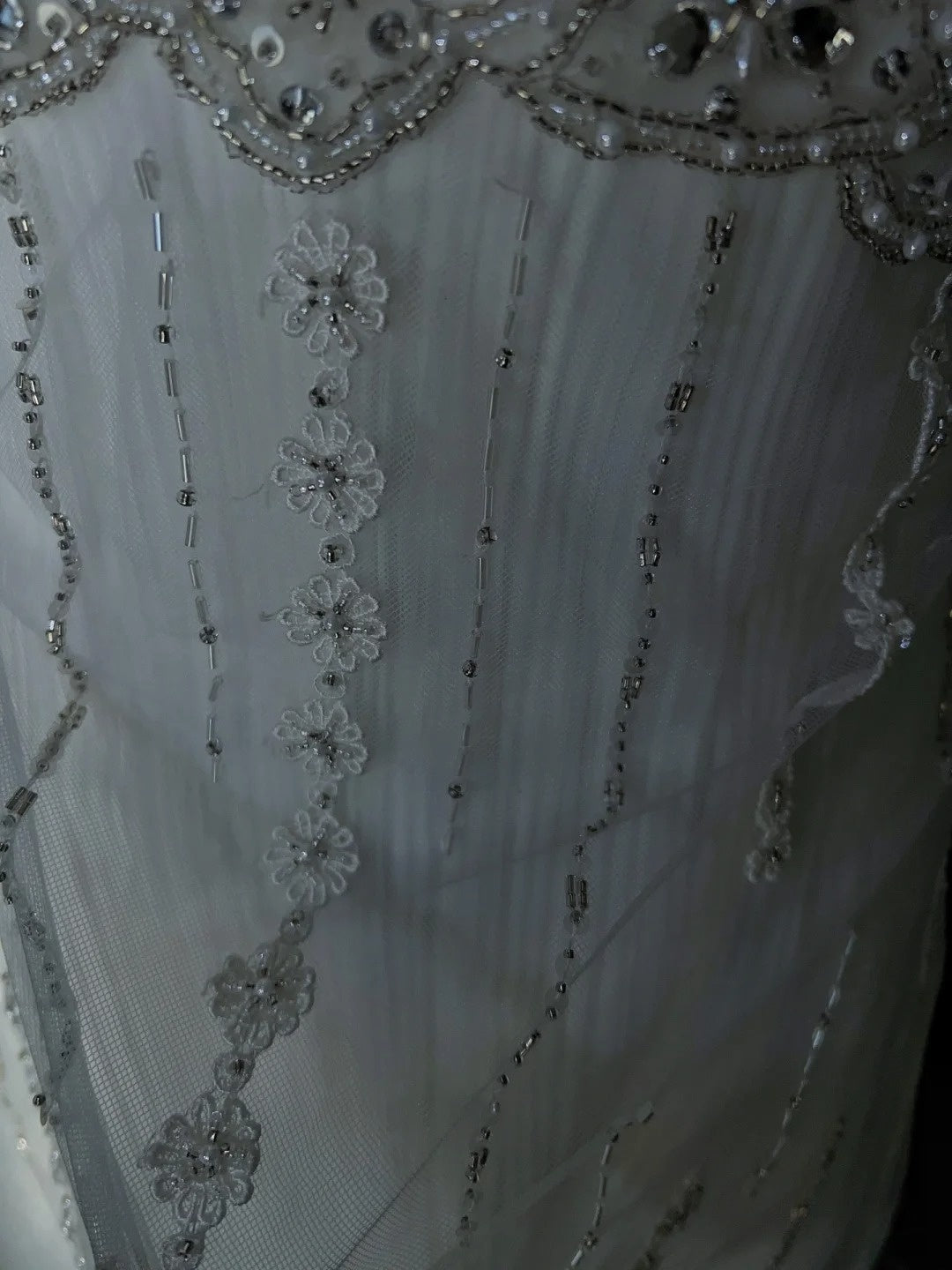 Robes de mariée uniques, ligne A, fines bretelles, tulle blanc avec perles, longue robe de mariée N3646