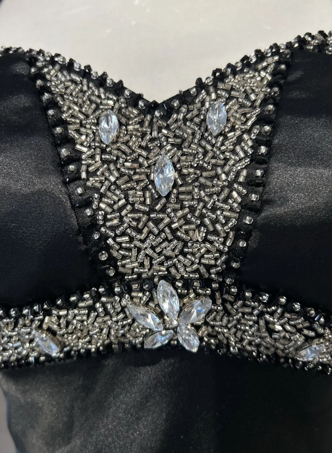 Robes de bal vintage sirène à fines bretelles en satin noir années 90 avec volants et perles longue robe de soirée formelle N2510