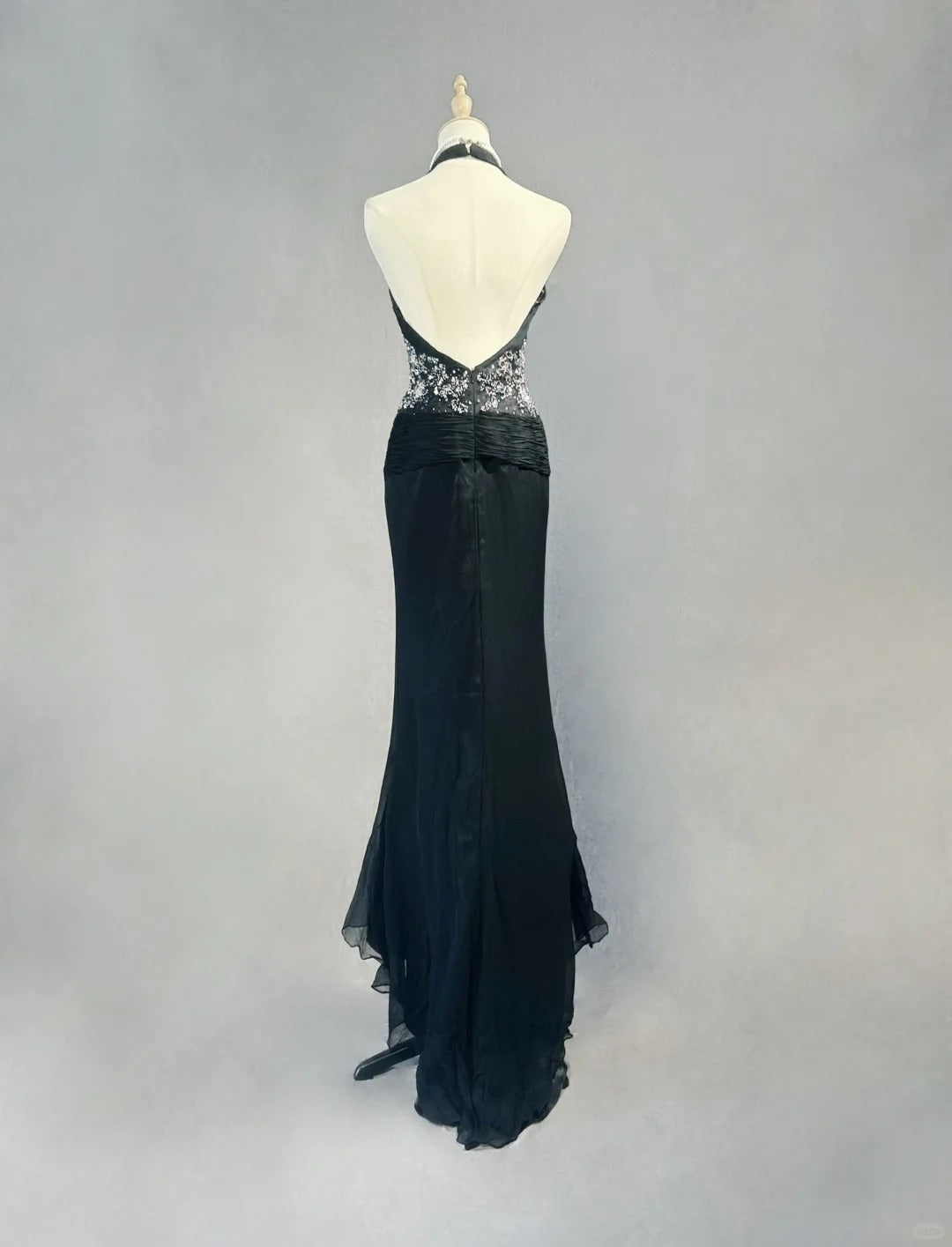 Bescheidene Abschlussballkleider Meerjungfrau Neckholder Schwarze Krawatte Chiffon mit Perlen Abendkleid N3858