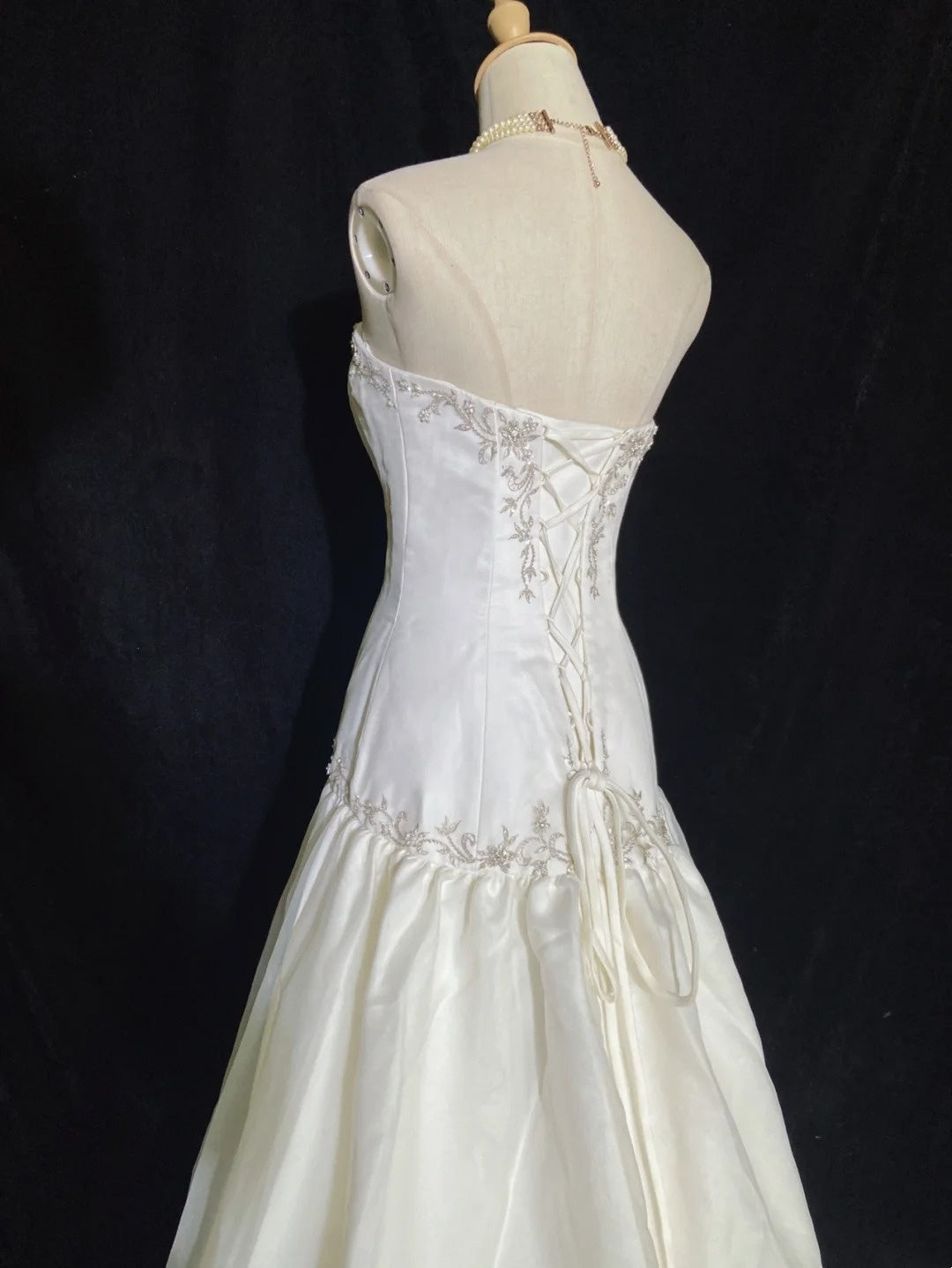 Robes de Mariée Uniques Sirène Bustier Bohème Dentelle Appliquée Blanche Longue Robe de Mariée N3288