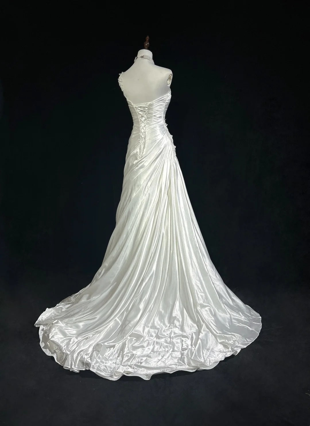 Robes de Bal Vintage Sirène Asymétrique Blanches avec Appliques Volants Satin Années 90 Robe de Soirée Formelle N2589