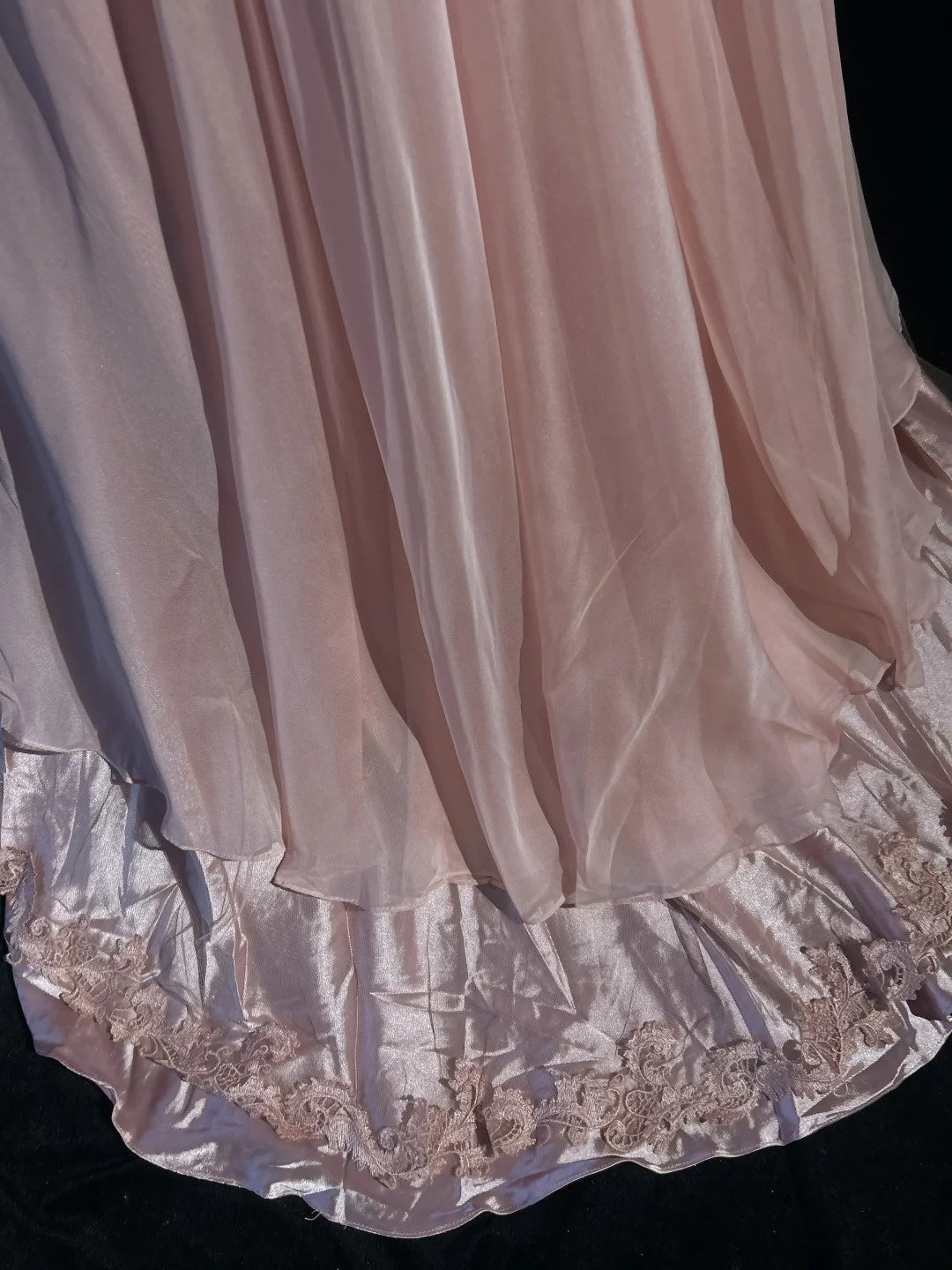 Vintage Abschlussballkleider A-Linie V-Ausschnitt Rosa Chiffon 70er Jahre mit 3D Blumen Perlenbesatz Langes Abendkleid N2528