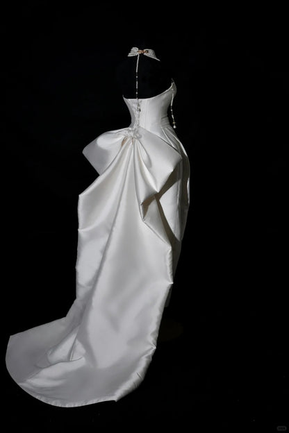 Schlichtes Brautkleid, Etuikleid, herzförmiger Schnitt, Satin, plissiert, figurbetont, langes Brautkleid AB2530
