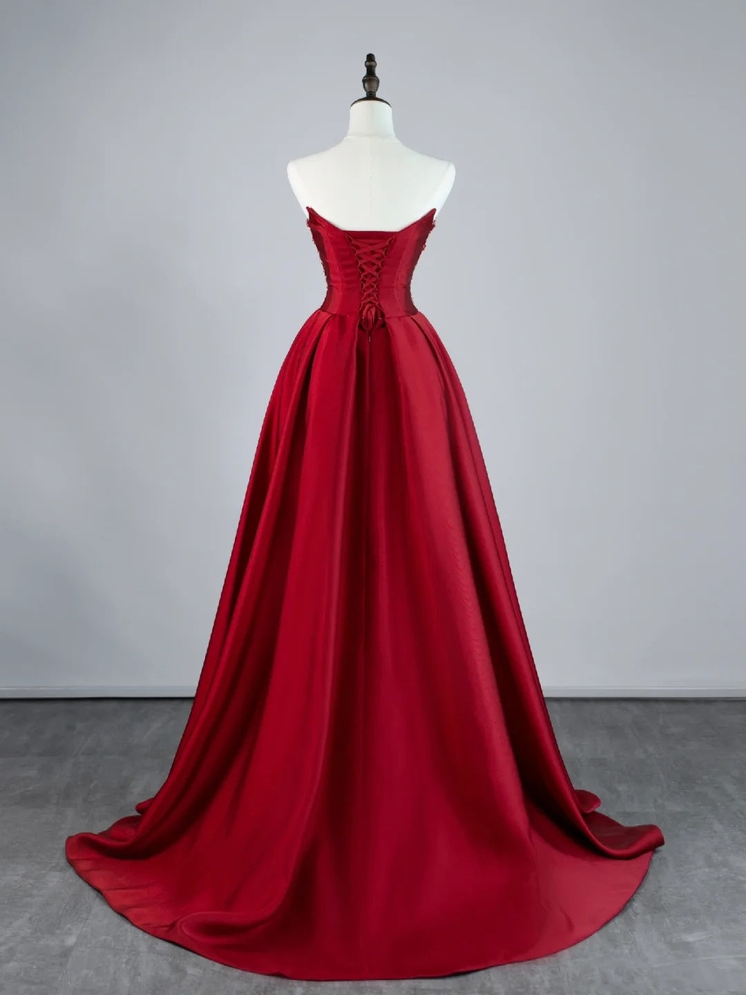 Robe de bal longue sirène bordeaux à paillettes, sans bretelles, plissée et avec traîne, en satin, référence N848