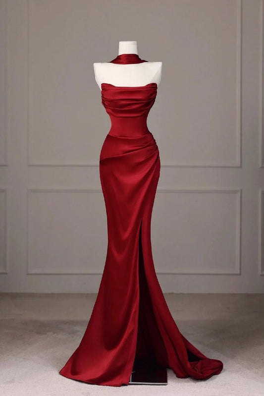 Robe de soirée maxi moulante sirène en satin bordeaux avec fente, idéale pour les bals de promo et les fêtes (AB1228)