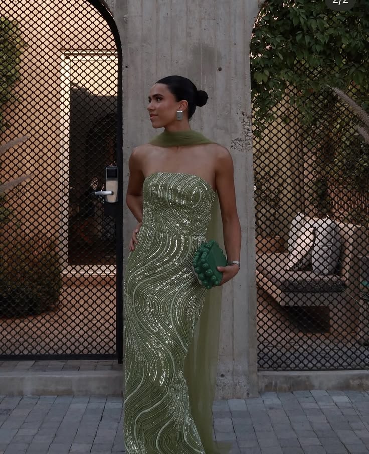 Wunderschönes hellgrünes trägerloses ärmelloses bodenlanges Ballkleid für Damen, luxuriöses, glitzerndes Ballkleid mit Kristallen N2350
