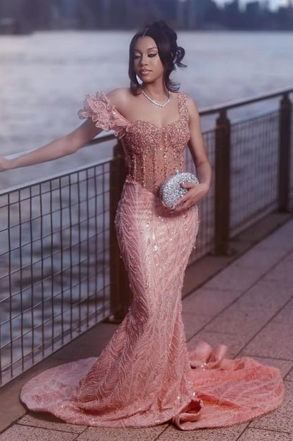 Elegantes, schulterfreies, herzförmiges Meerjungfrauen-Abendkleid in Altrosa mit Perlenbesatz, bodenlang, Modell N622
