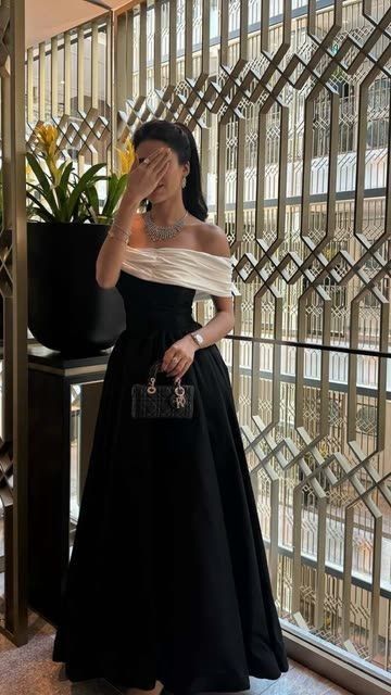 Robe de cocktail en satin pour femme, coupe trapèze, style célébrité, noire, épaules dénudées, disponible en ligne AB1866