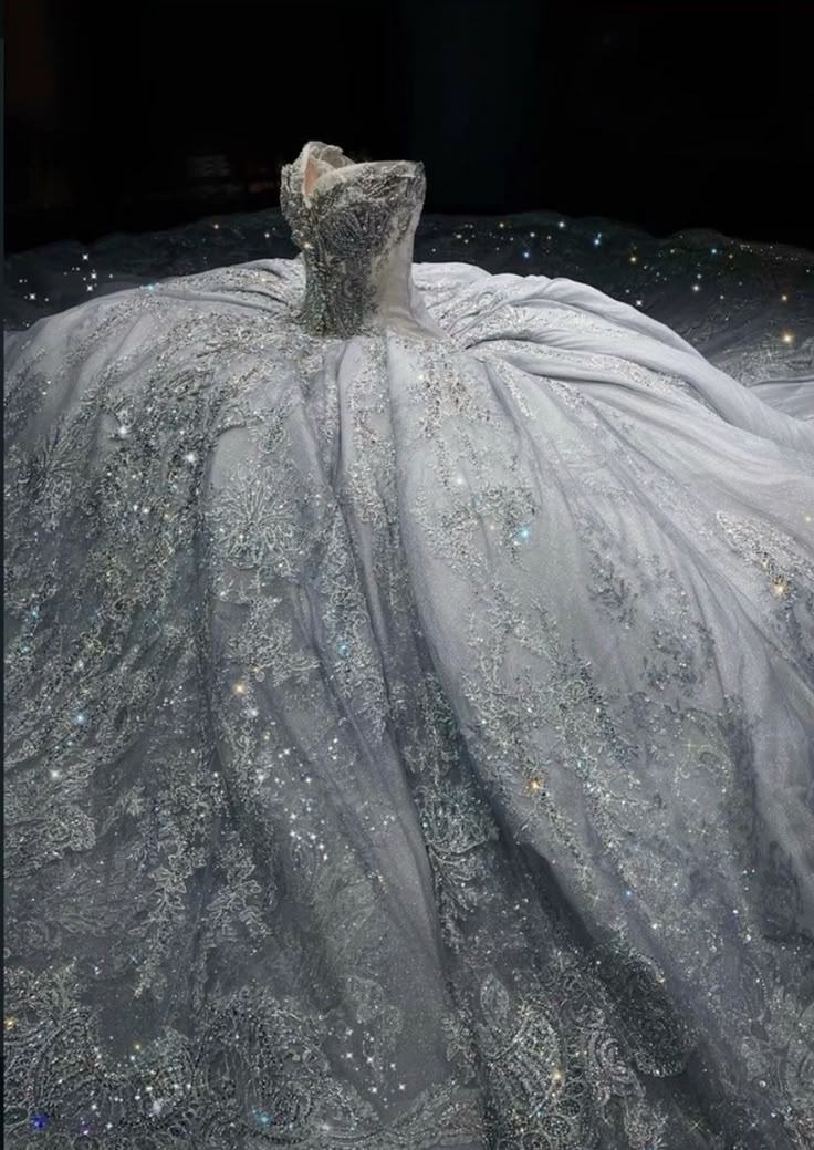 Robe de mariée luxueuse en dentelle à sequins et décolleté en cœur, style conte de fées, longue, RB2844