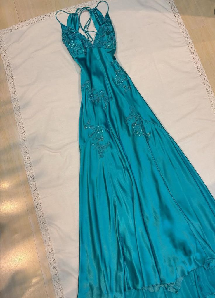 Elegantes Meerjungfrauen-Abendkleid mit Spaghettiträgern, rückenfreier Satin-Spitze und trägerlosem Design – perfekt für Highschool-Teenager, Abschlussball oder andere festliche Anlässe (N014)