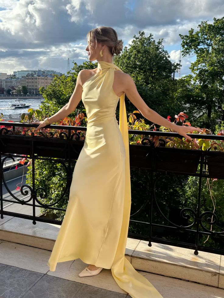 Robe de soirée sirène jaune longue, cintrée, asymétrique, à une épaule, idéale pour un bal de promo ou un dîner chic (AB2048)