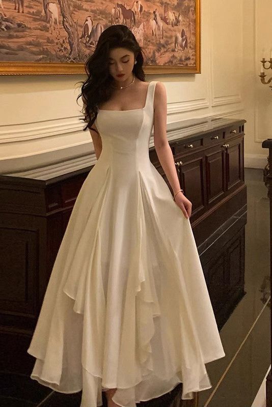 Magnifique robe blanche sans manches à encolure carrée et coupe trapèze, idéale pour une soirée romantique, un bal de promo ou un anniversaire (AB1915)