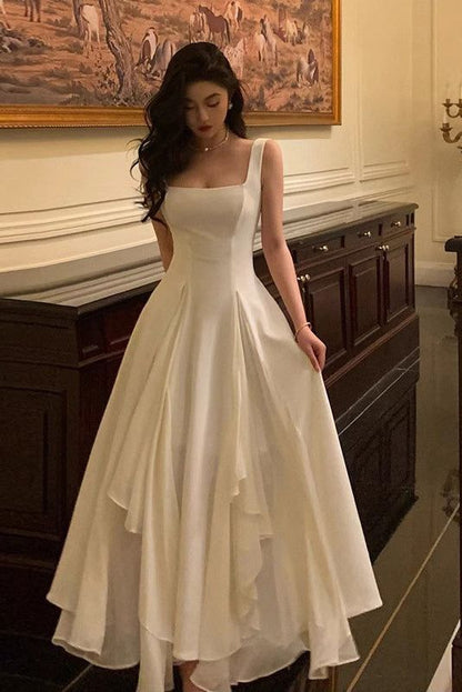 Magnifique robe blanche sans manches à encolure carrée et coupe trapèze, idéale pour une soirée romantique, un bal de promo ou un anniversaire (AB1915)