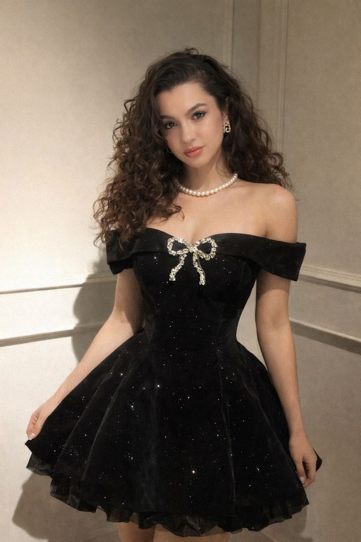 Robes de bal de fin d'année courtes et séduisantes, en velours noir, mini-robes de bal de promo pour seniors, tenues de bal de fin d'année Hoco RB4550