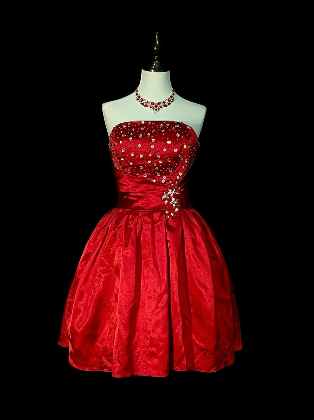 Vintage-Ballkleid, trägerlos, roter Tüll, Inspiration für die 2000er Jahre, Homecoming-Kleider, kurze Inspiration, N1354