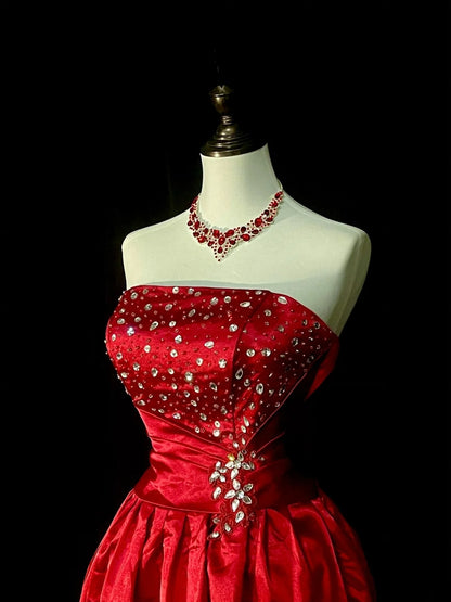Vintage-Ballkleid, trägerlos, roter Tüll, Inspiration für die 2000er Jahre, Homecoming-Kleider, kurze Inspiration, N1354