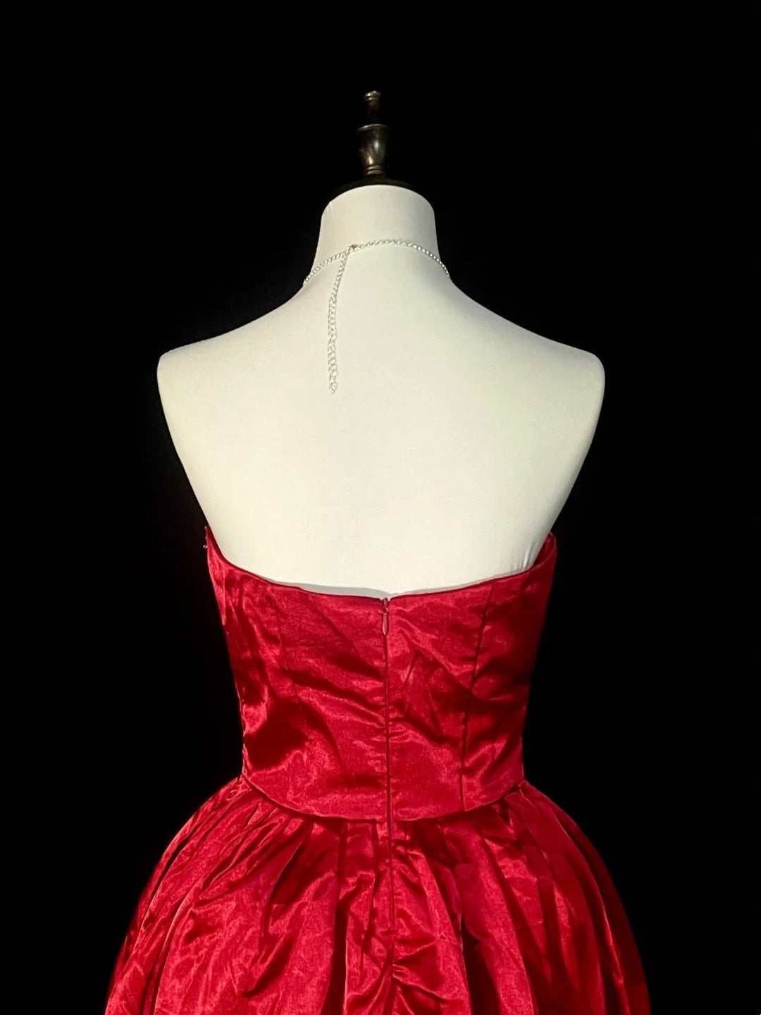 Vintage-Ballkleid, trägerlos, roter Tüll, Inspiration für die 2000er Jahre, Homecoming-Kleider, kurze Inspiration, N1354