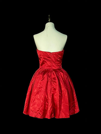 Vintage-Ballkleid, trägerlos, roter Tüll, Inspiration für die 2000er Jahre, Homecoming-Kleider, kurze Inspiration, N1354