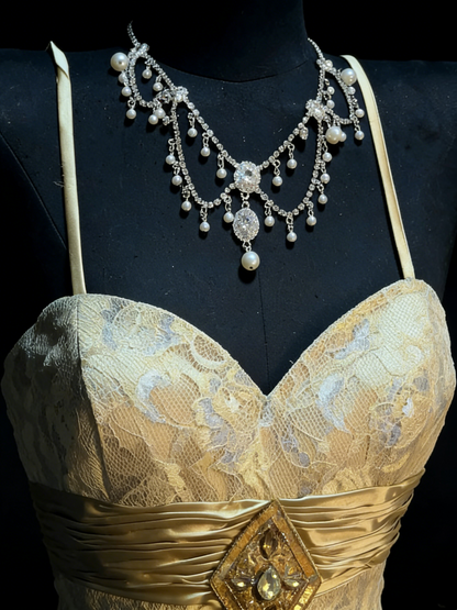Elegantes, schlichtes A-Linien-Neckholder-Kleid aus goldfarbenem Satin für College, Abschlussball und andere festliche Anlässe für Teenager (N1182)