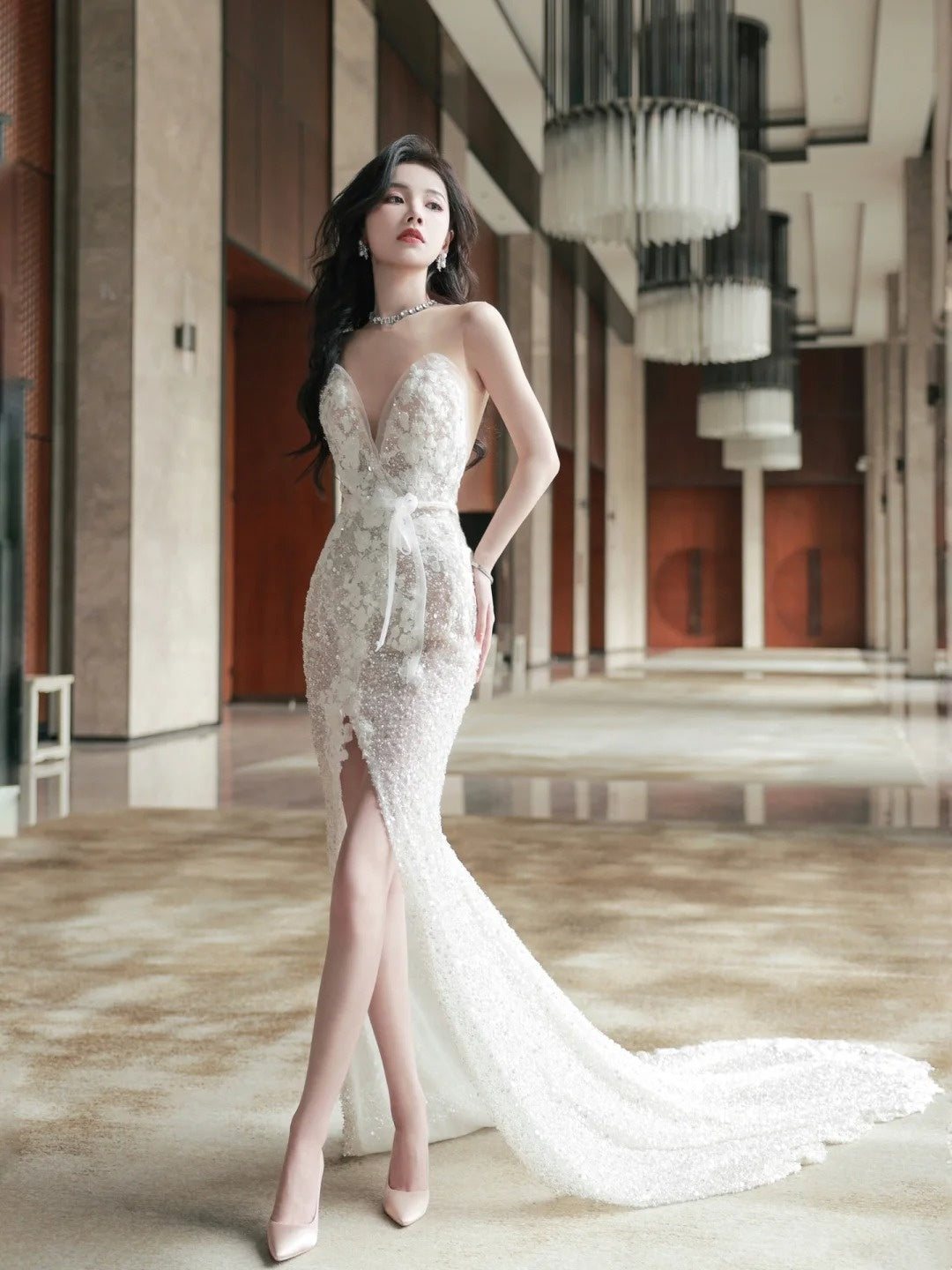 Märchenhaftes Fantasy-Hochzeitskleid im Meerjungfrauen-Stil mit Herzausschnitt, langes, figurbetontes Brautkleid aus weißer Spitze N1088