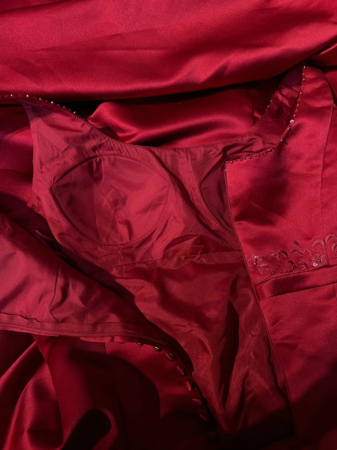 Inspiration Robes de bal Vintage Trapèze Col Carré Satin Rouge Années 80 Robes de Soirée Longues avec Cape N2857