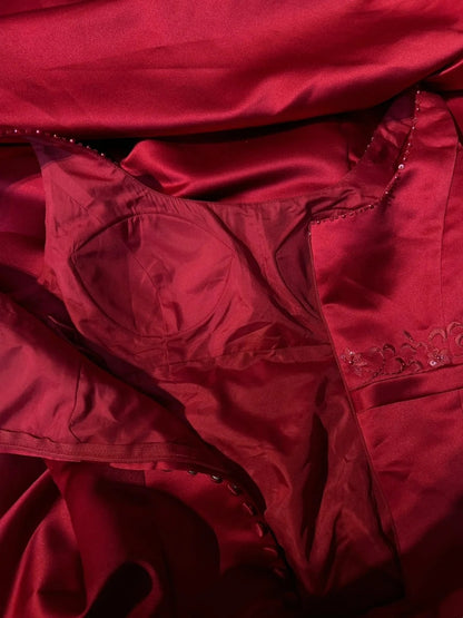 Inspiration Robes de bal Vintage Trapèze Col Carré Satin Rouge Années 80 Robes de Soirée Longues avec Cape N2857