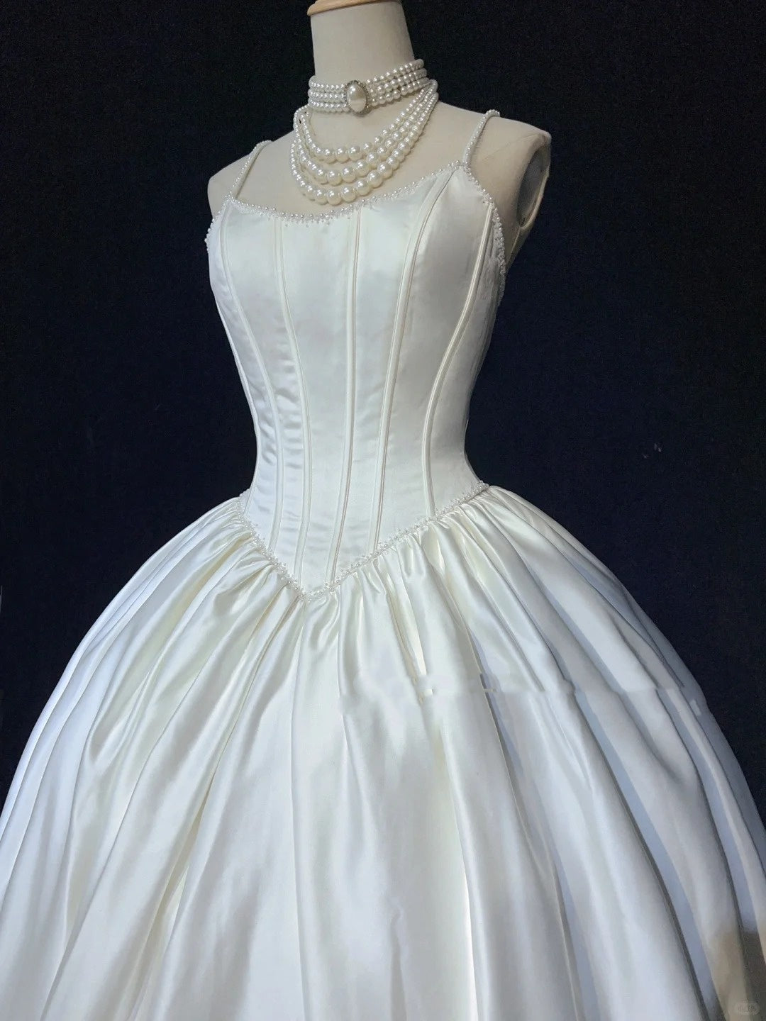 Robes de mariée uniques, robe de bal, bretelles spaghetti, blanche, avec perles à volants, longue robe de mariée N3629