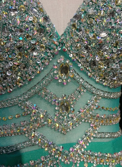 Glamouröse Ballkleider Meerjungfrau V-Ausschnitt Grüner Tüll Rückenausschnitt Mit Perlen Abendkleid N2872