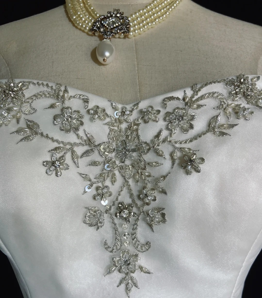Robes de Mariée Uniques Sirène Bustier Bohème Dentelle Appliquée Blanche Longue Robe de Mariée N3288
