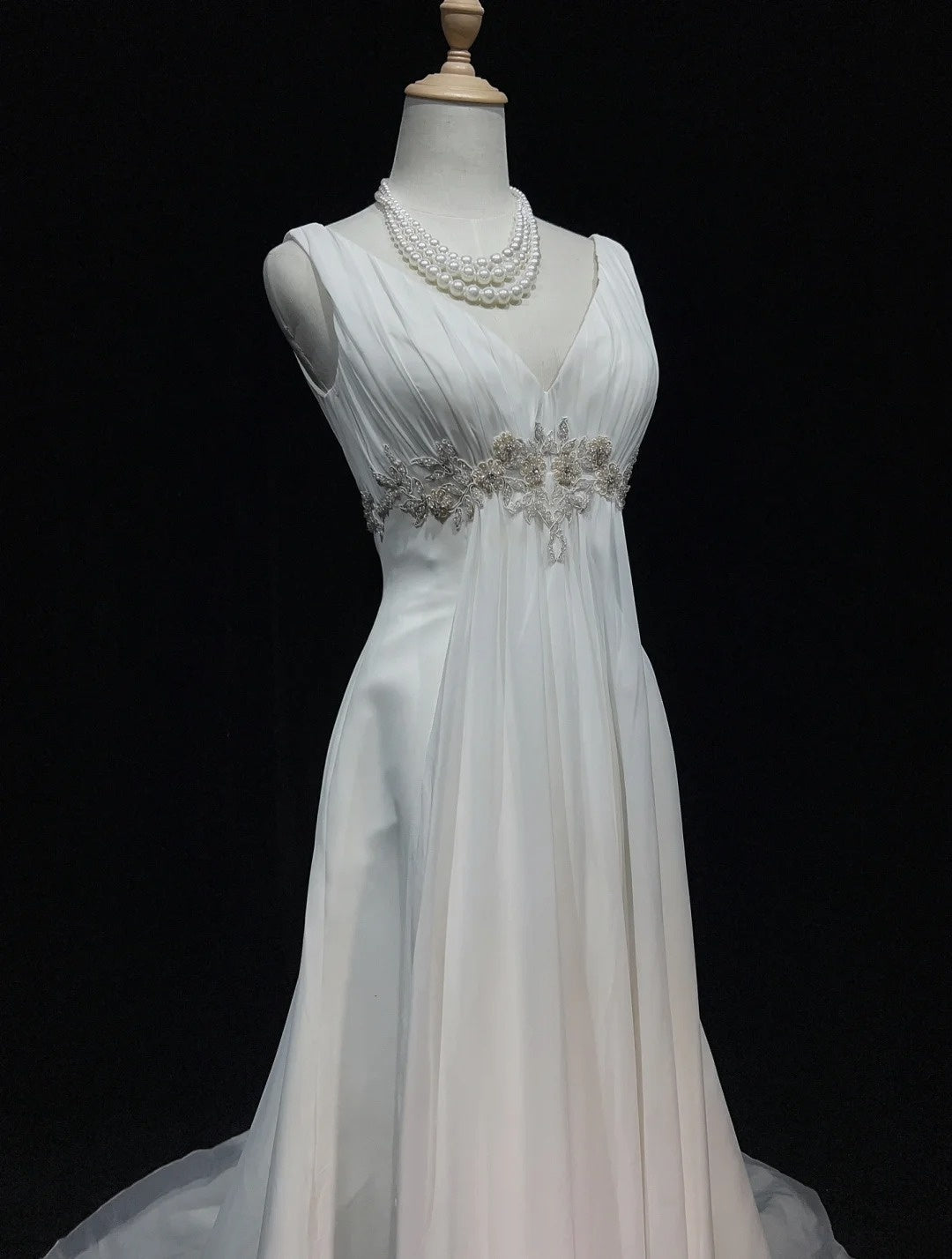 Einzigartige Brautkleider A-Linie V-Ausschnitt Weiß Chiffon Strand Sommer Boho Langes Brautkleid N3298