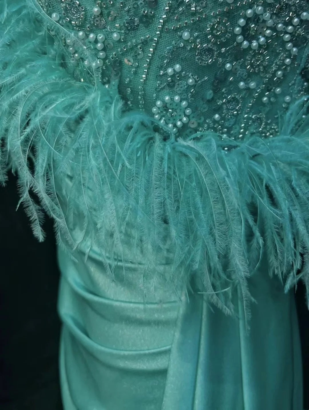 Robe de bal rétro, vintage, sirène, asymétrique, manches longues avec plumes, tenues de soirée années 90 N2327