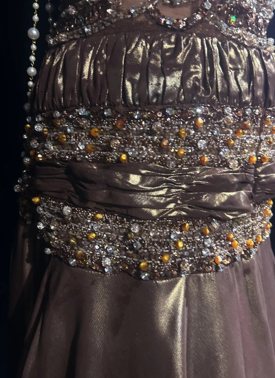 Robes Esthétiques de Bal Vintage Sirène Col en V Satin Marron avec Perles Gemme Longue Robe de Soirée Formelle N3021