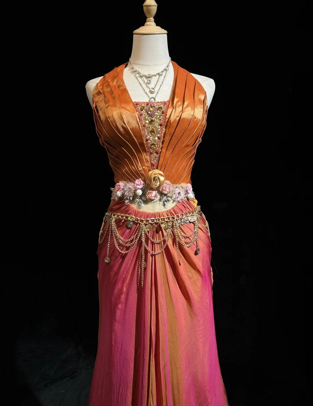 Robes de bal charmantes sirène rose licou en satin orange avec volants longues tenues de soirée N3430