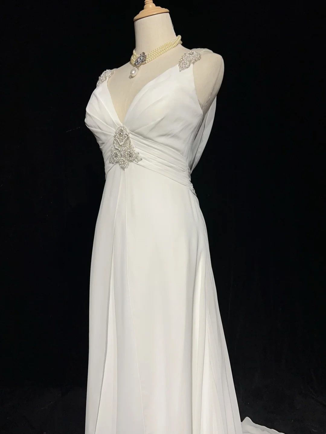 Bescheidene Brautkleider A-Linie V-Ausschnitt Chiffon Strand Sommer mit Perlen Lange Brautkleid N2999