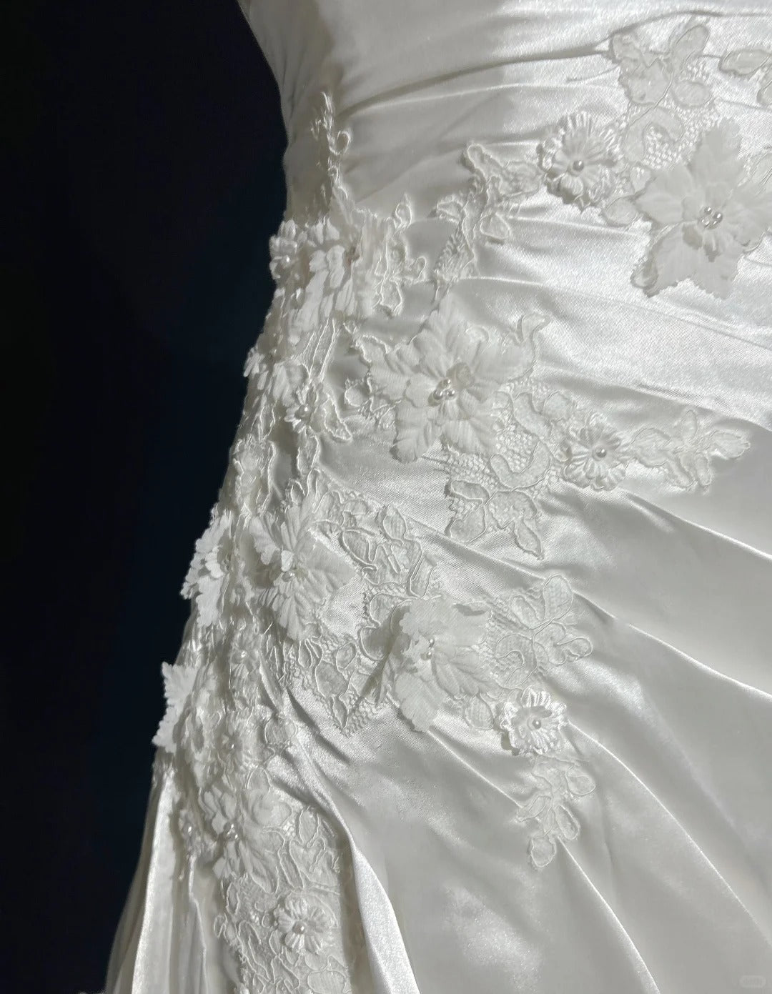 Robes de bal vintage Inspo Sirène Asymétrique Épaules Dénudées Satin Blanc Années 80 Avec Dentelle Robes de Soirée Formelles N3380