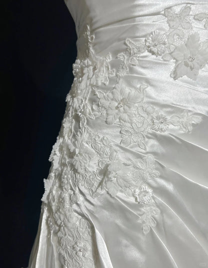 Robes de bal vintage Inspo Sirène Asymétrique Épaules Dénudées Satin Blanc Années 80 Avec Dentelle Robes de Soirée Formelles N3380