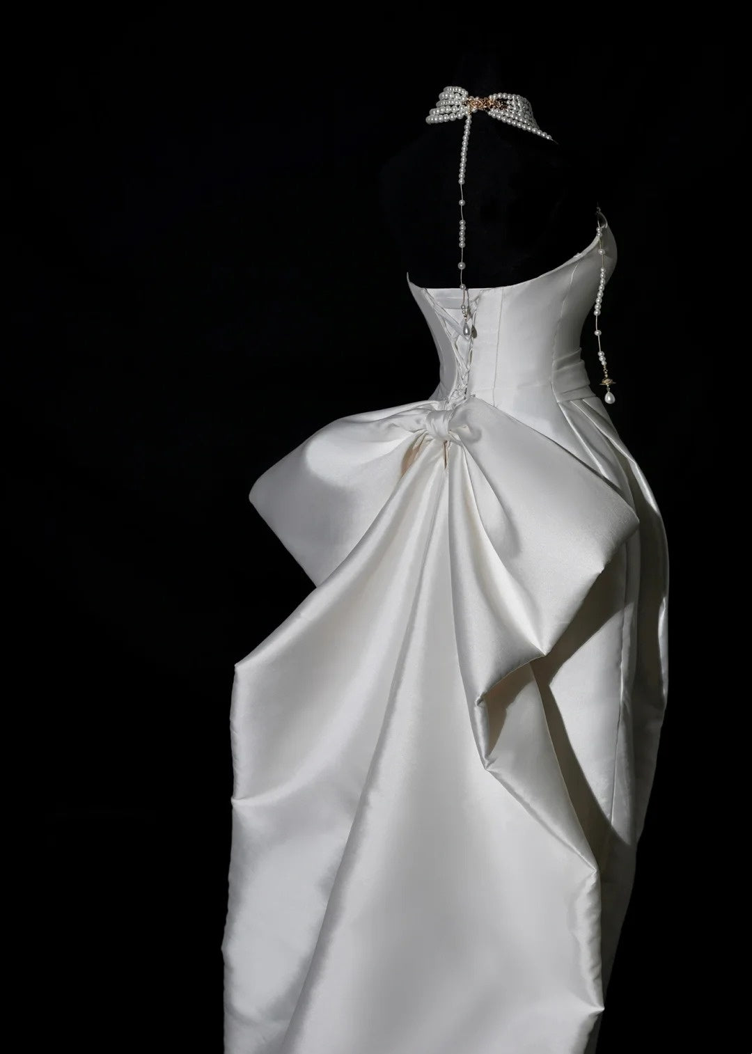 Schlichtes Brautkleid, Etuikleid, herzförmiger Schnitt, Satin, plissiert, figurbetont, langes Brautkleid AB2530