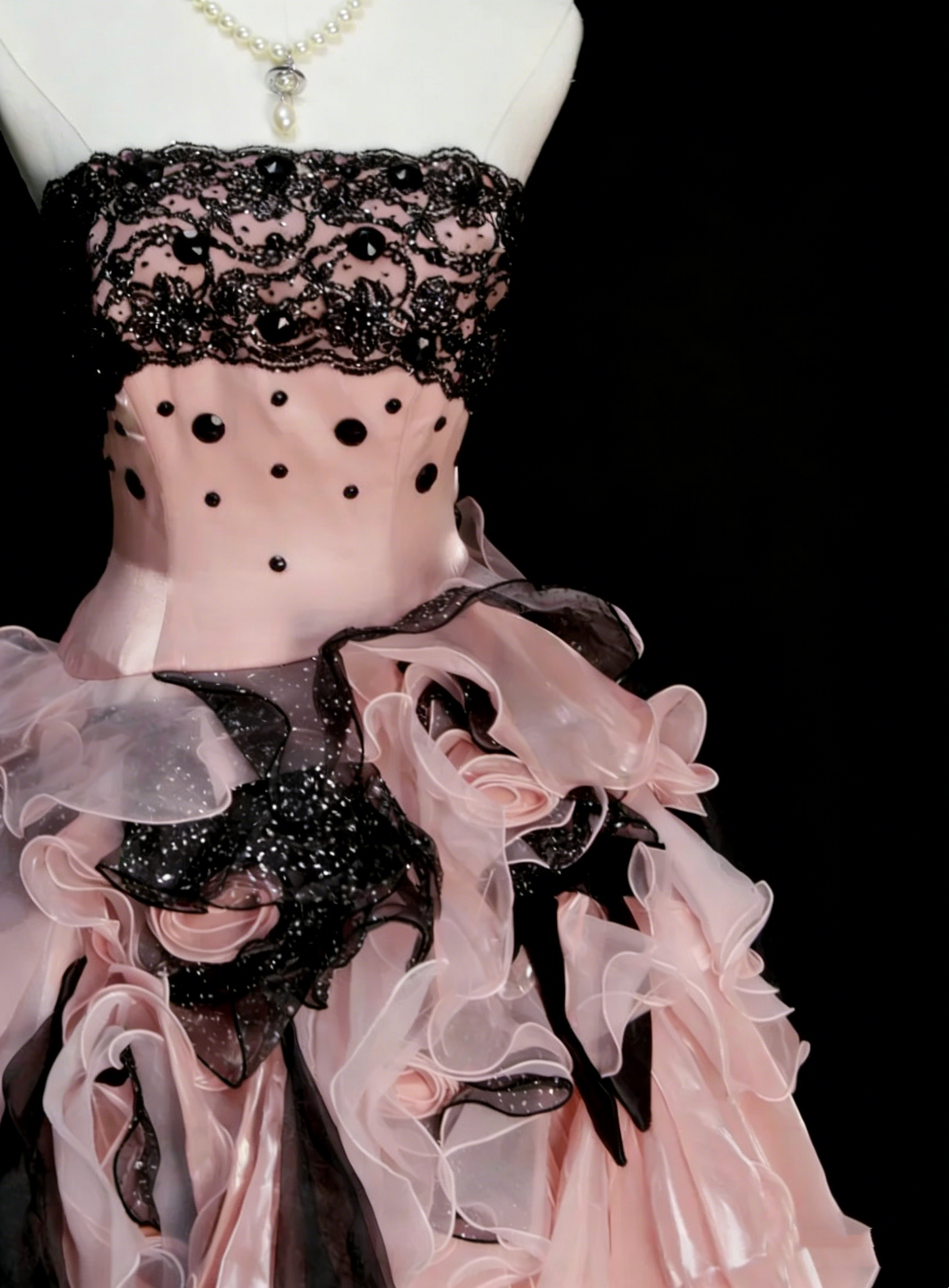Süßes Ballkleid Trägerlos Pink Tüll mit gestuften Lagen Rüschen Lange Partykleider Abschlussballkleider N2242