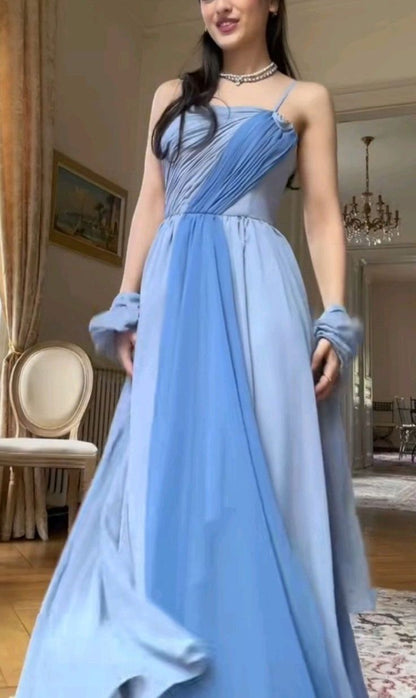 Robe de bal longue en mousseline plissée bleue, asymétrique, style sirène, sans manches, robe de bal inspirée RB1333