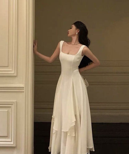 Magnifique robe blanche sans manches à encolure carrée et coupe trapèze, idéale pour une soirée romantique, un bal de promo ou un anniversaire (AB1915)