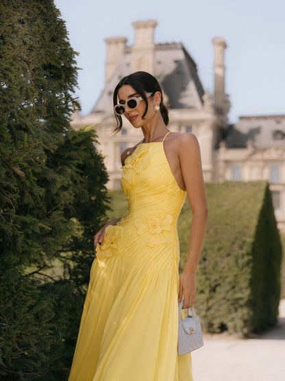Robe de bal modeste en mousseline jaune beurre à imprimé floral, coupe trapèze, sans manches, référence AB196