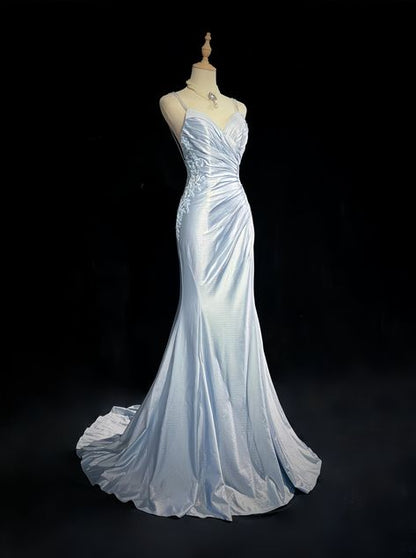 Elegantes blaues Spaghettiträger-Abendkleid mit plissiertem Herzausschnitt, sexy rückenfreiem Meerjungfrauenschnitt und perfekter Silhouette für Promi-Bankette und Abendveranstaltungen AB987