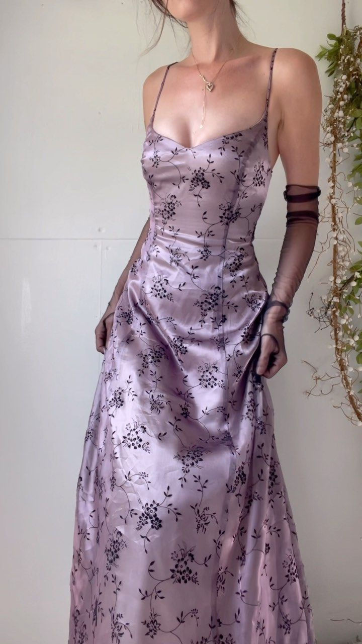 Robe de soirée vintage années 80 coupe trapèze en satin lilas et dentelle noire, à fines bretelles, pour 21e anniversaire, bal de promo, Réf. N2769