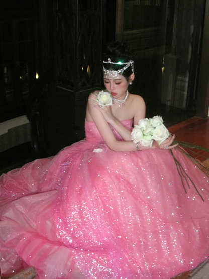 Glitzerndes, trägerloses, langes, pinkfarbenes Pailletten-Ballkleid für Quinceañera, Geburtstag, Sweet 15 und 16 (Luxus-Outfit Nr. 74)