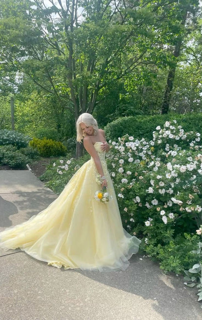 Robe de bal unique en tulle jaune à décolleté cœur avec applications de dentelle, robe de soirée longue AB596