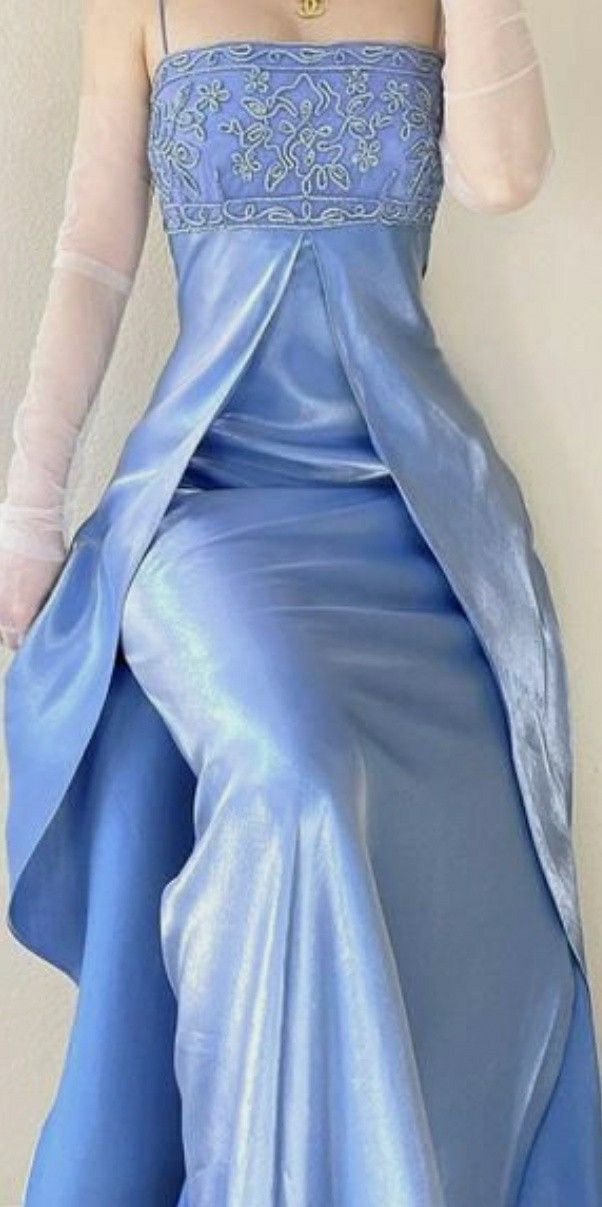 Robe De Soirée Longue De Bal En Chiffon Bleu Avec Bretelles Fines Et Corsage Perlé N2745