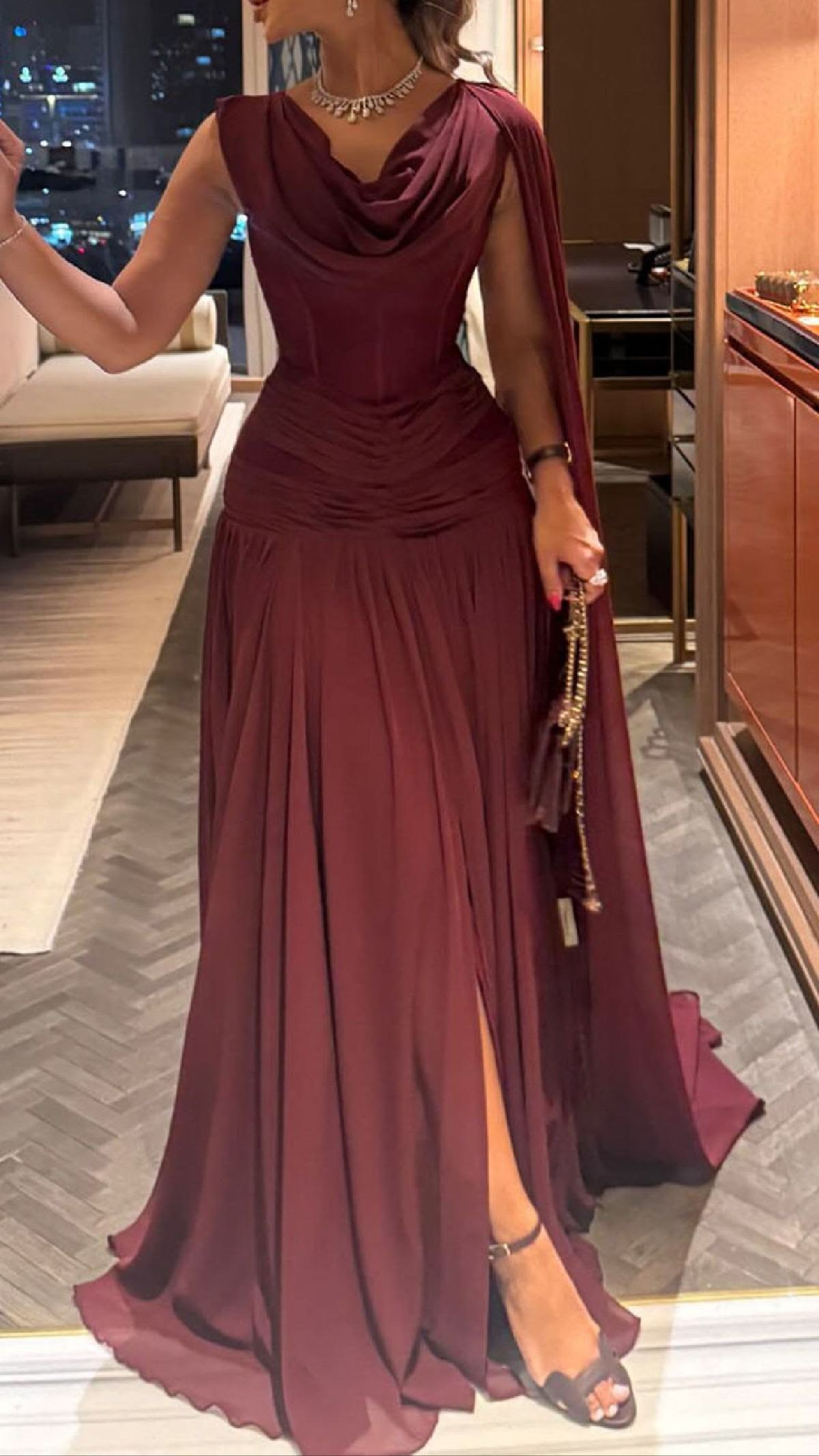 Neckholderärmellos Off-Shoulder Chiffon Bodenlang Plissiert A-Linien-Abschlussballkleid N2354