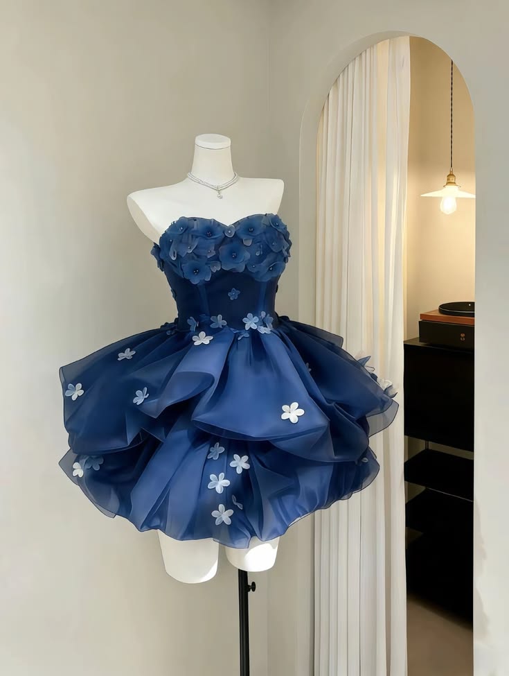 Magnifique robe de bal bustier bleu marine avec fleurs robe de graduation mini inspiration pour seniors courte robe de rentrée RB3186