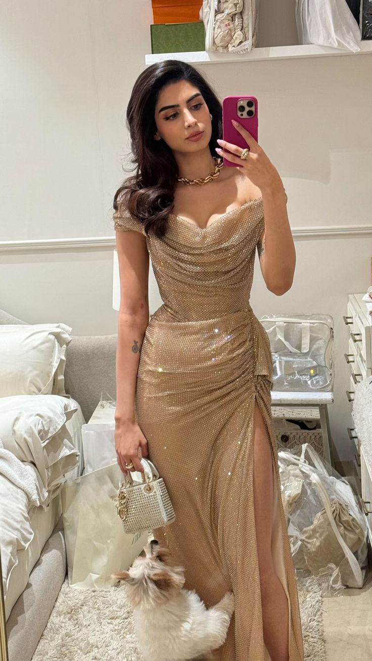 Robe de bal longue sirène sexy à épaules dénudées, volants et sequins dorés, fente, idéale pour les 15 et 16 ans (AB1768)